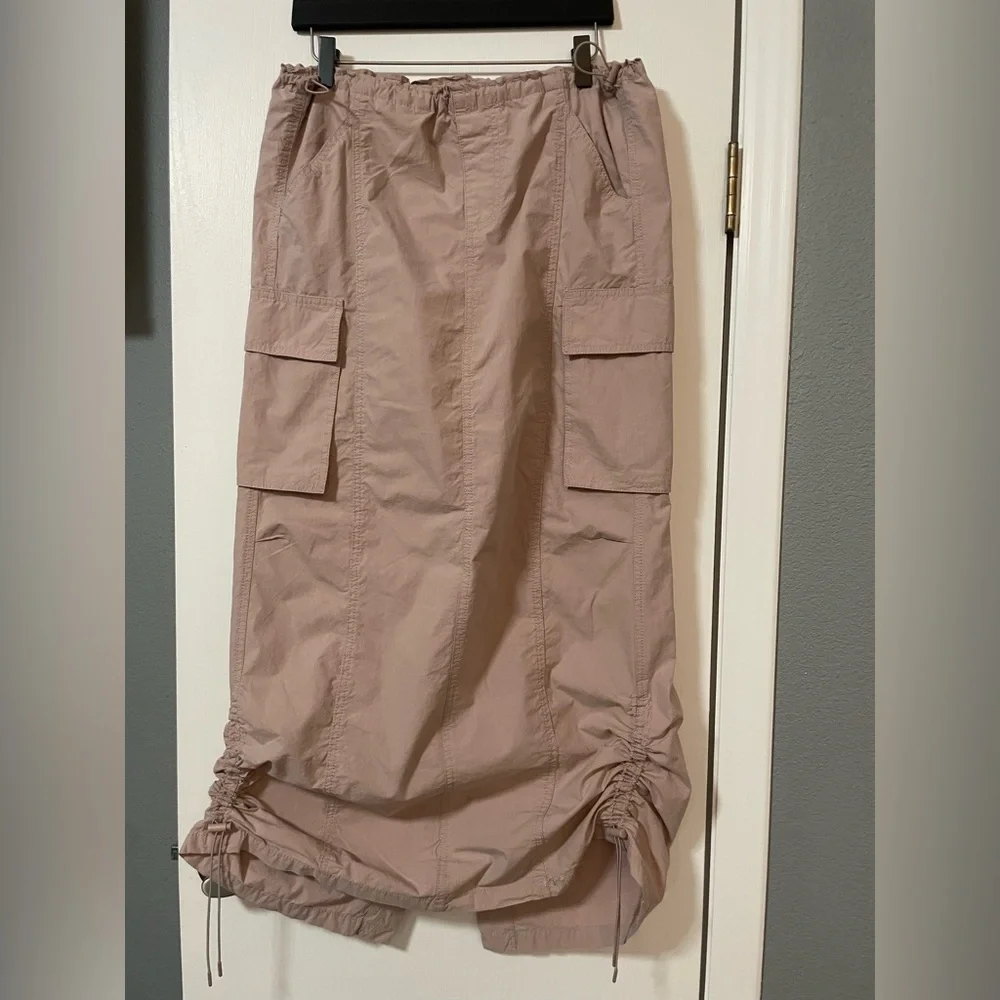 Wallflower Women's Maxi Skirt in Taupe, size Small  Looks new 🤎